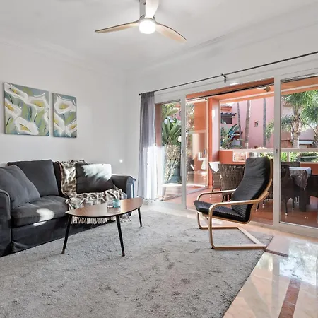 49 Comfortable 2-bedroom Garden Close To Апартаменты