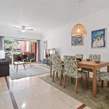 49 Comfortable 2-bedroom Garden Close To Апартаменты